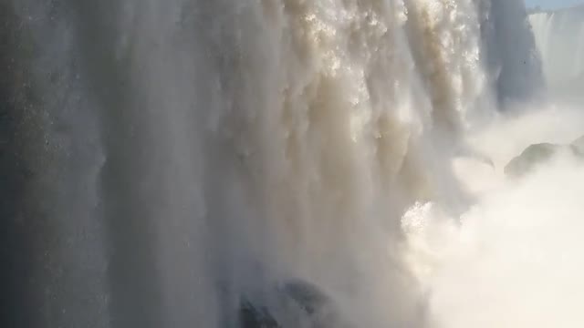 Video is very interesting, water and sky ⛅