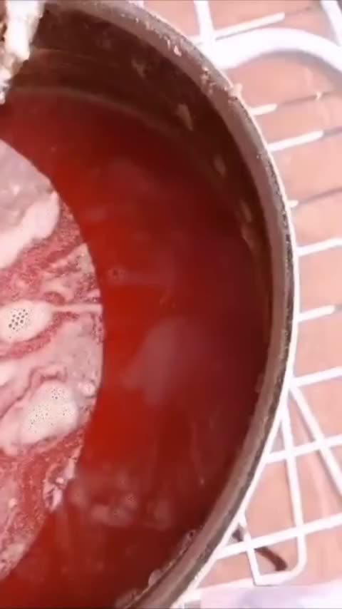 Carne falsa, Argentina, Chile. Teñida de color rojo, toxinas