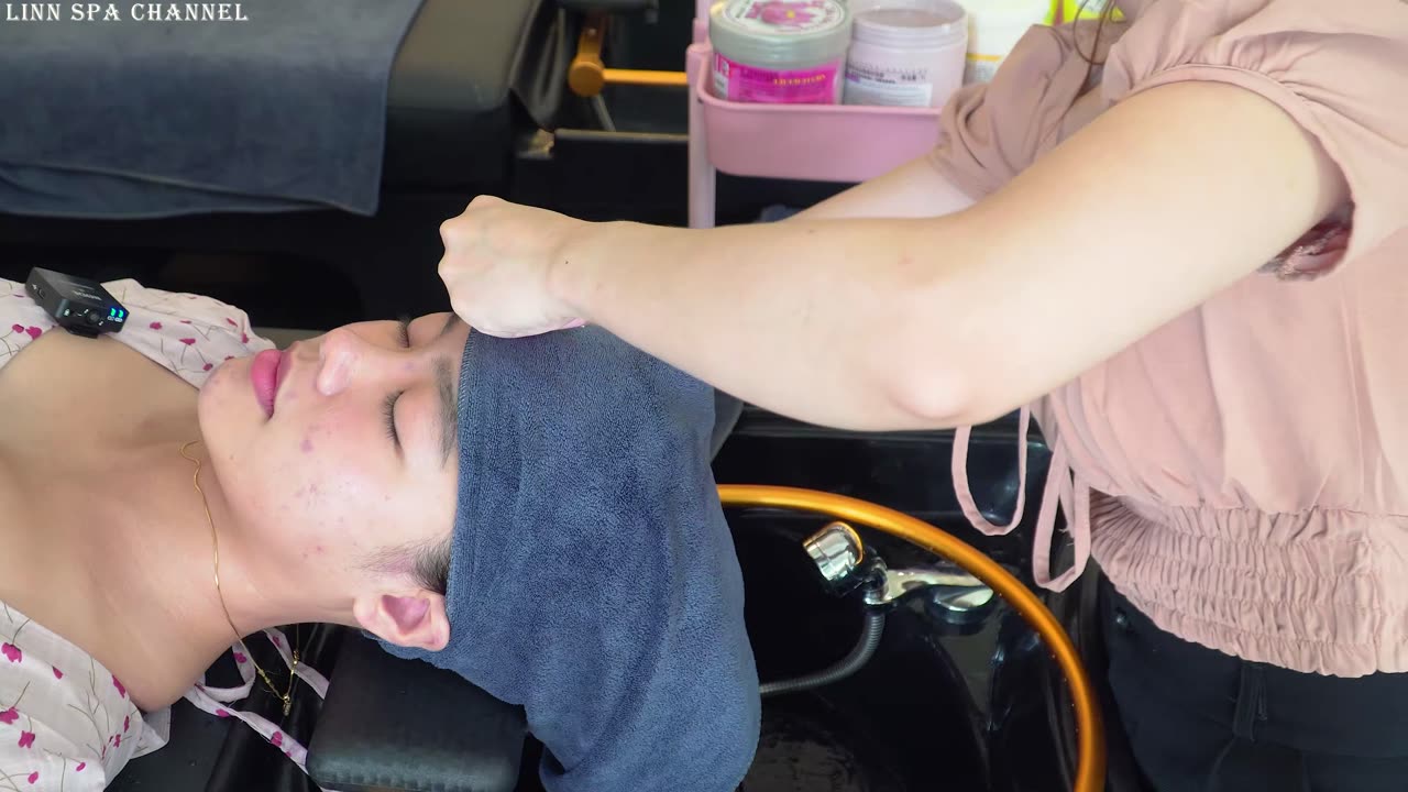 [ASMR] She gives a really good massage, you have to experience it here
