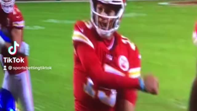 Patrick Mahomes needs to chill out on the no look pass