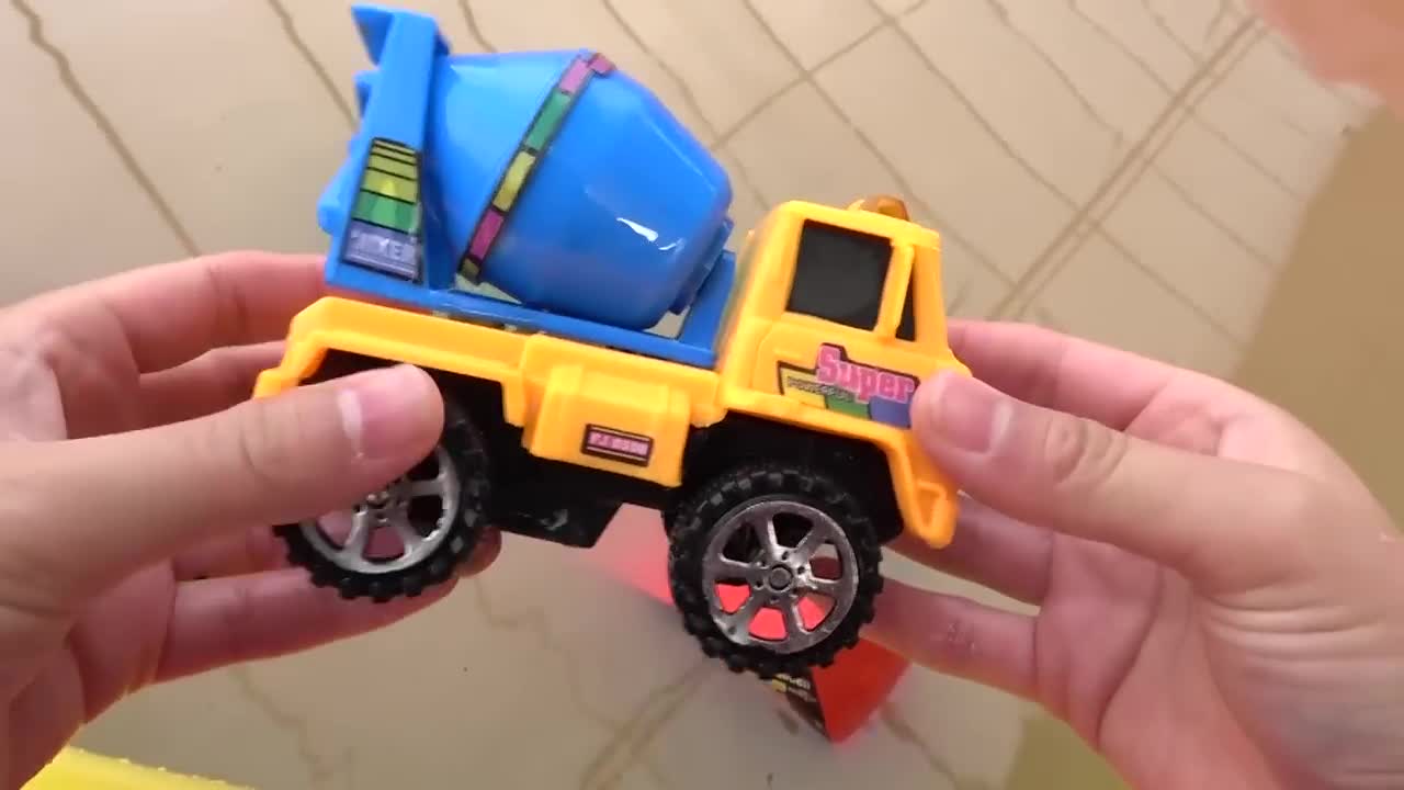 Fine Toys Construction Vehicles Looking for underground car