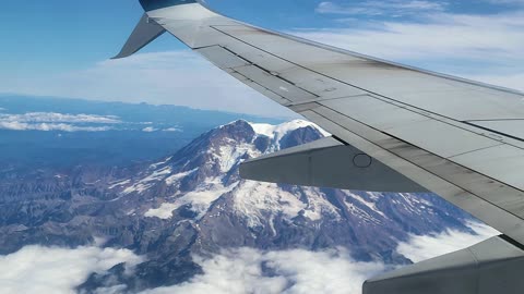 Flying from Seattle to Phoenix (with Mt. Rainier!)