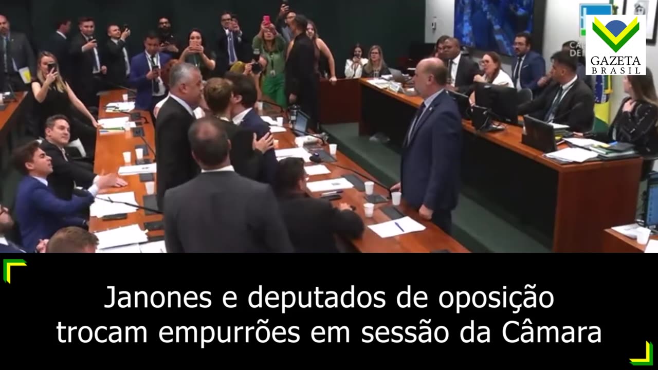 Janones e oposição se estranham em sessão da Câmara