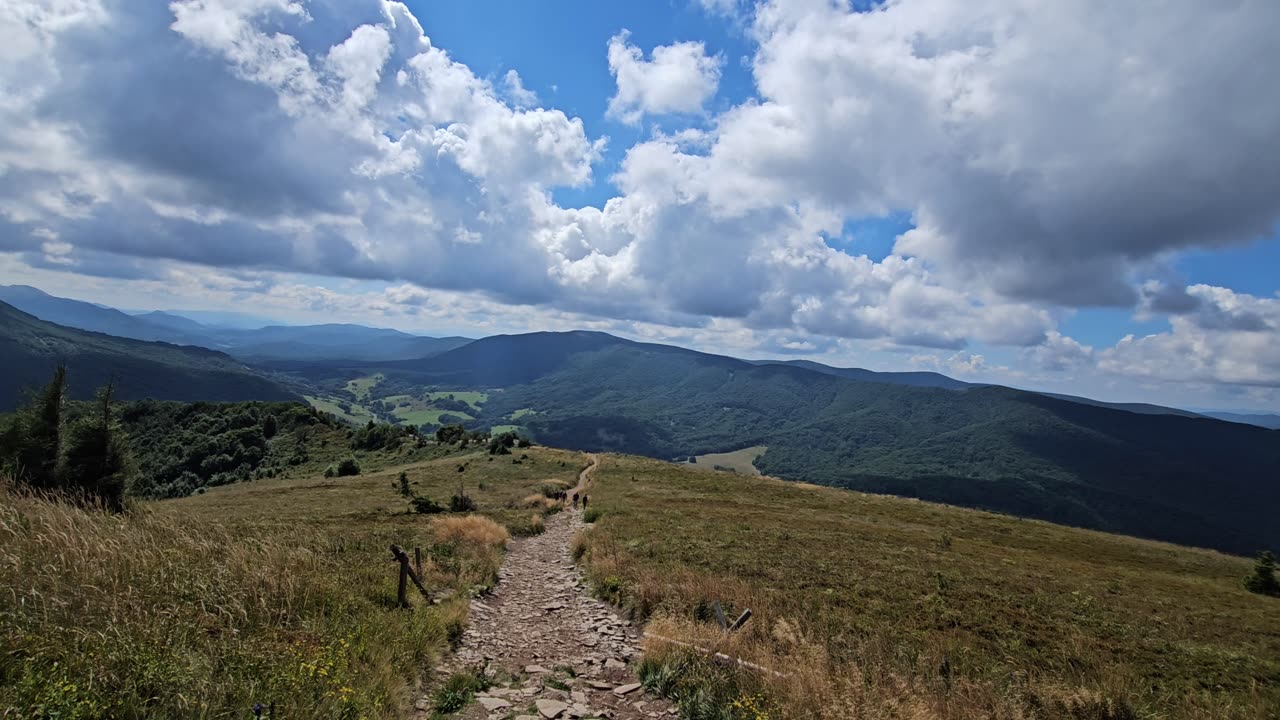 Wędrówka Połoniną Caryńską w 4K Bieszczady Góry Polski Cud Natury