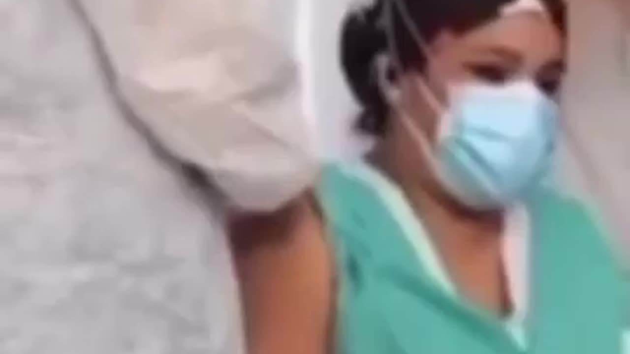 Vacuna show que enseña claramente una propaganda pfizer Coronavirus Covid 19