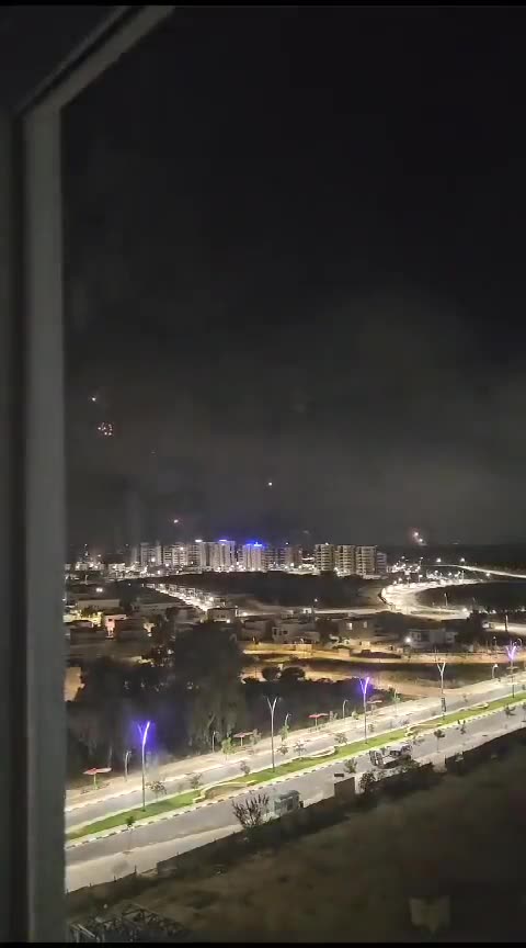 #Israel's Iron Dome air defense system tries to intercept #Hamas rockets in #Ashkelon