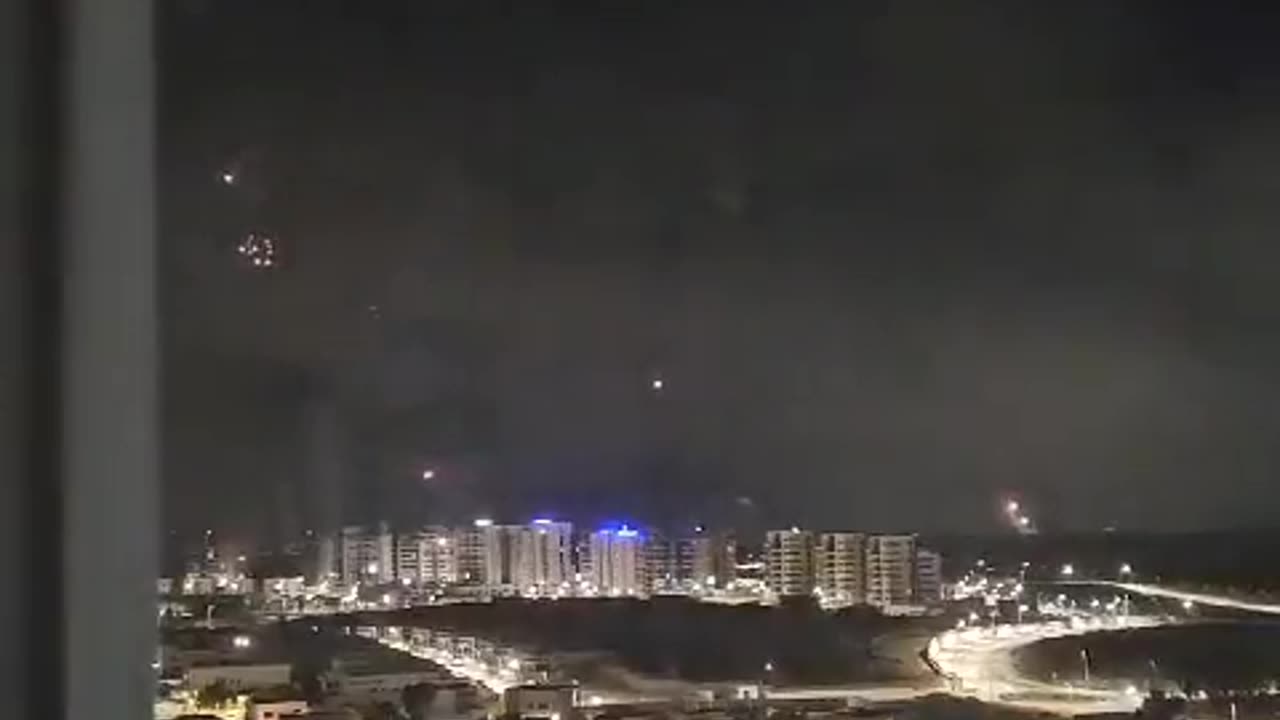 #Israel's Iron Dome air defense system tries to intercept #Hamas rockets in #Ashkelon