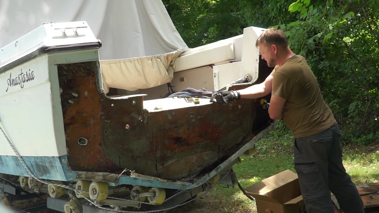 Removing a Rotten Transom on a Wellcraft 21 Coastal Part 1