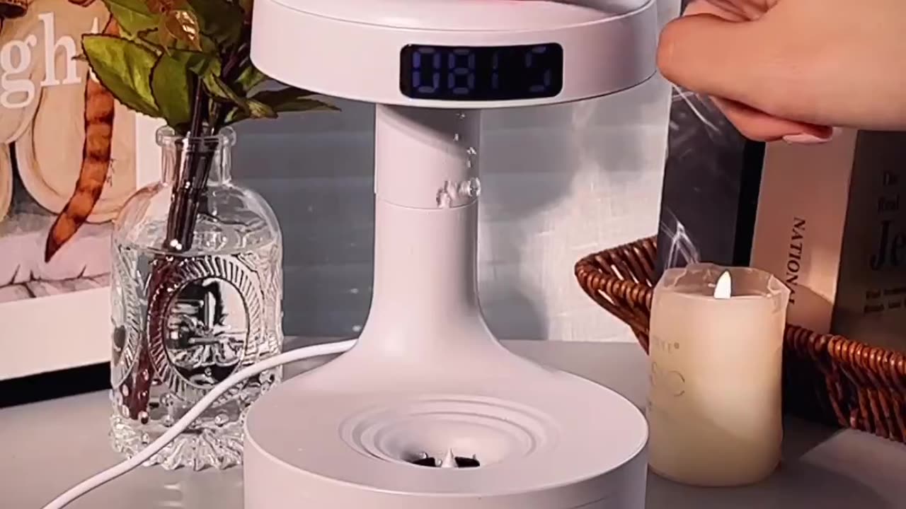 Surprise your guests with the anti-gravity humidifier. Fantastic