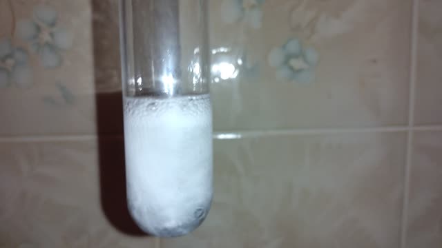 Zinc powder + HCl acid = hydrogen gas