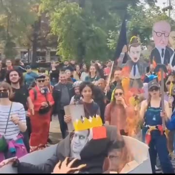 Protesty proti Macronovi v Paříži