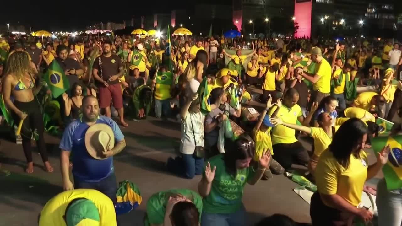 Bolsonaro voters pray as rival Lula wins Brazil presidential runoff _ AFP