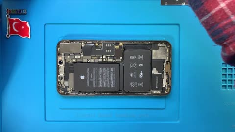 iPhone Xs Max broken screen replacment