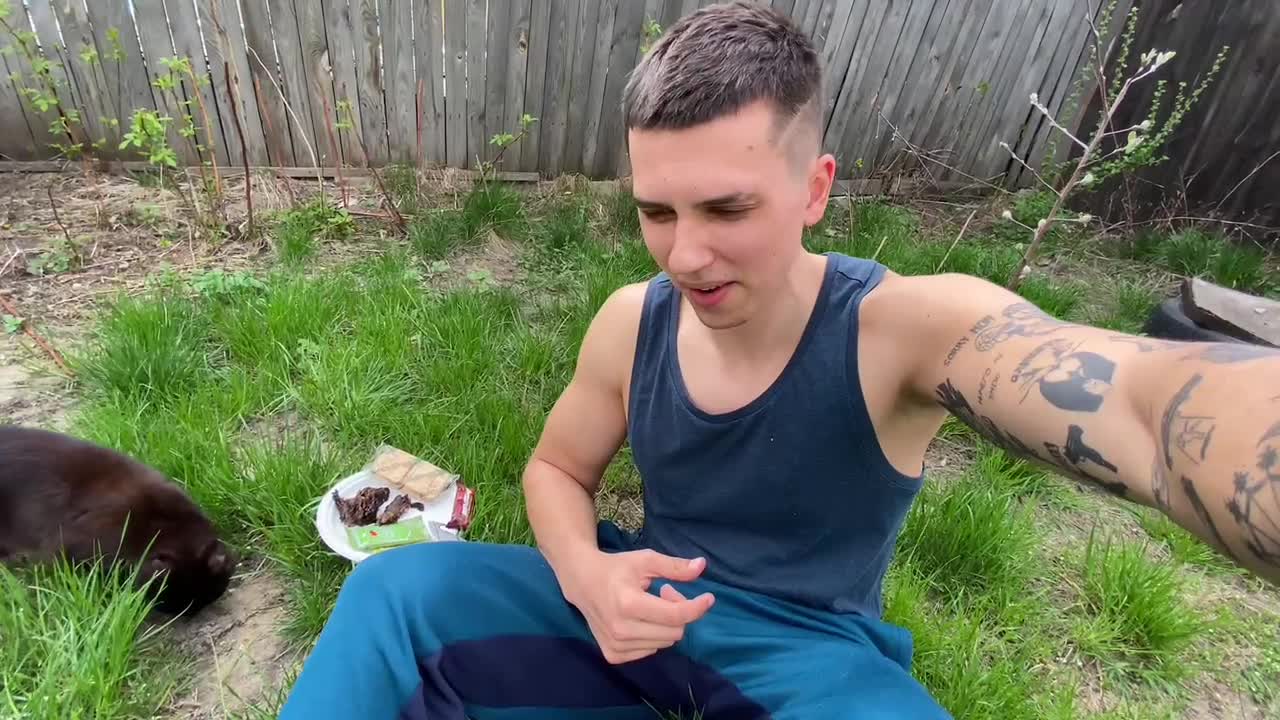 Ukraine: Blogger/journalist cooks and eats chunk of flesh from corpse