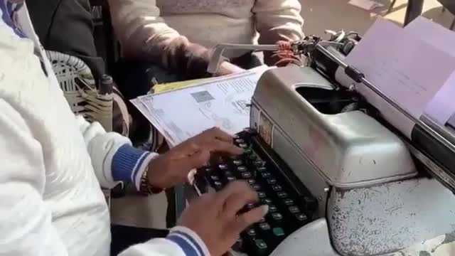 Amazing Typing Skills on Old Type Writer