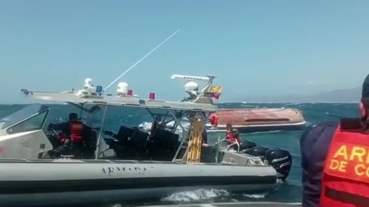 Armada de Colombia rescata dos extranjeros a la deriva en Santa Marta