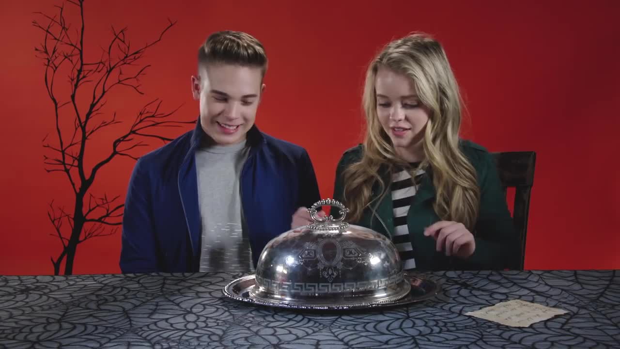 JoJo Siwa, Breanna Yde, & More Try the Halloween 'Trick or Treat Taste Test' 🎃 | Nick