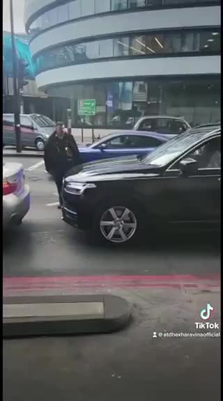 Atdheu ne telashe me policine ne Londer