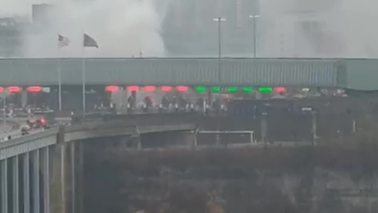 New York: Vehicle entering US from Canada EXPLODES on Rainbow Bridge at Niagara Falls