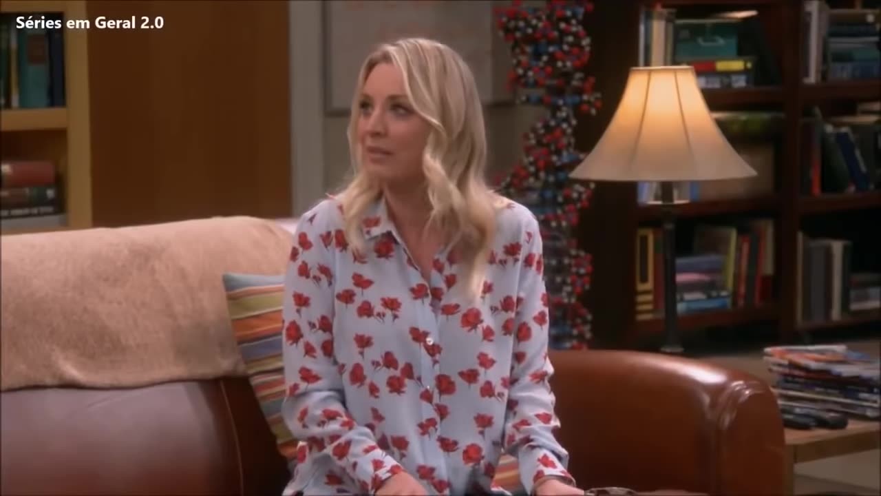 Big Bang A Teoria Sheldon compara a loja de Stuart como uma funeraria que vende Cards do Pokemon Dub