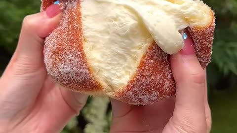Donuts eat on the Beach cream Bread 🍞🍞🥖