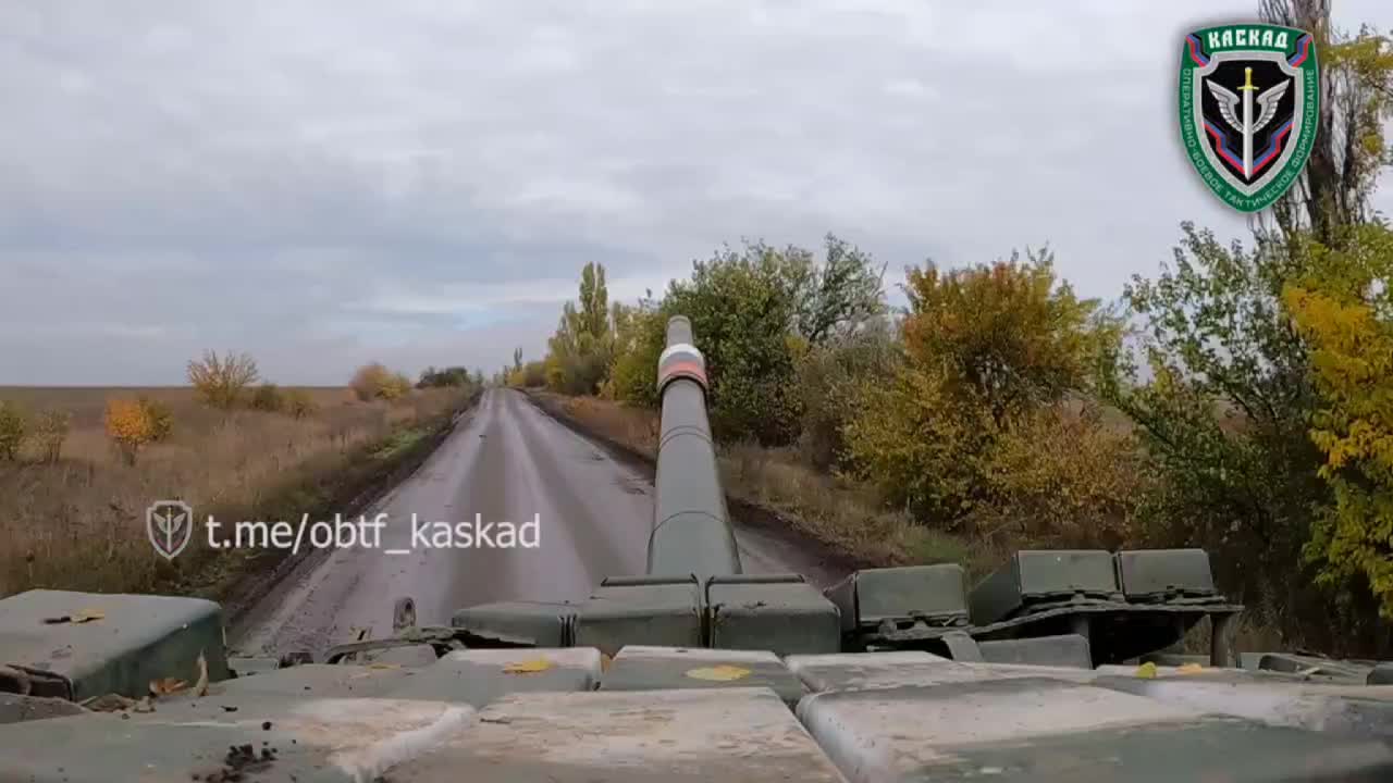A tank destroys an enemy stronghold in the Ugledar direction.