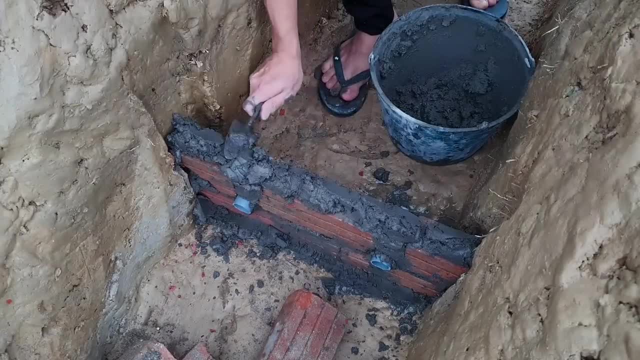 Turning Small Water Canal into Mini Hydroelectric Dam, Supplying 220v Electricity to Household