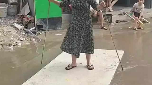 How does she move during the flood season