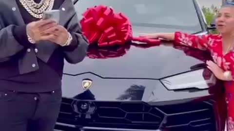 6ix9ine suprises his mom with a brand new car