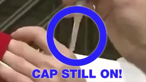 Premier Of Queensland Fakes Taking Flu Shot: No Gloves, No Plaster, Cap Still On Needle (Apr 2020)