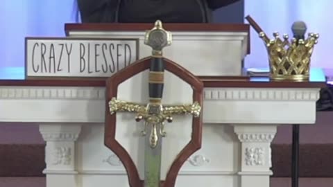 There's power in the blood of Jesus. // Hay poder en la sangre de Jesucristo.