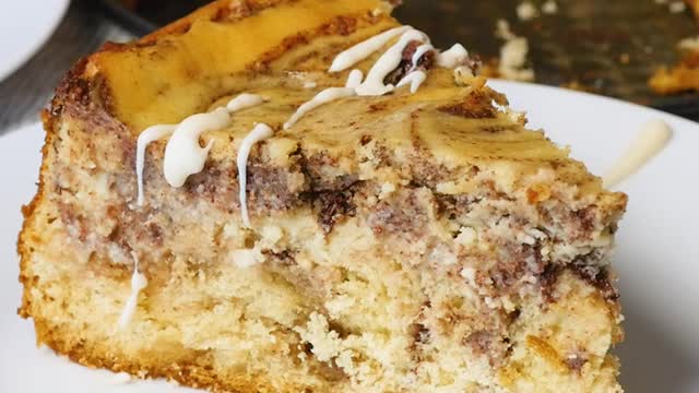 Cinnamon Roll Cheesecake (1)