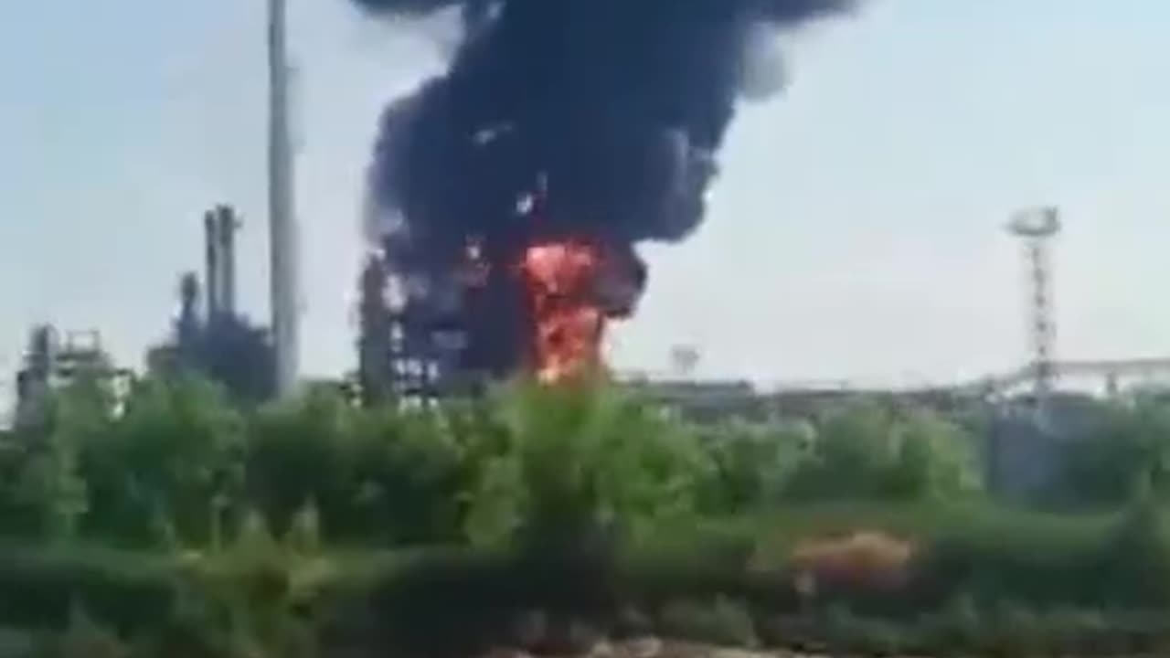 Drone hit the oil refinery in Novoshakhtinsk Russia
