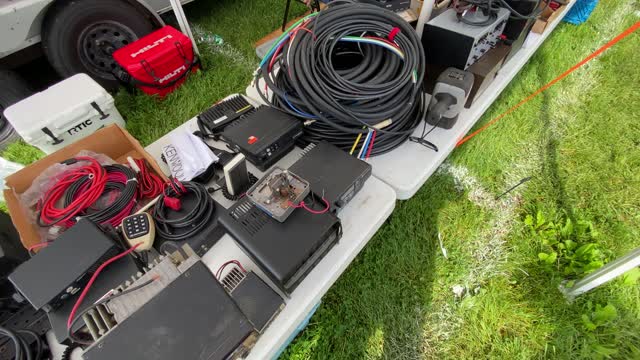 2022 Xenia/Dayton-Hamvention - short video in flea market