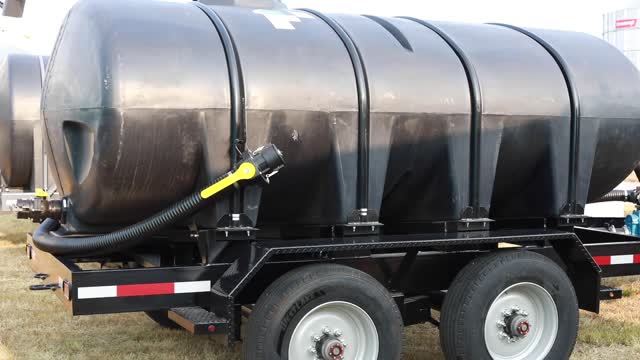 1610 Gallon Nurse Trailer