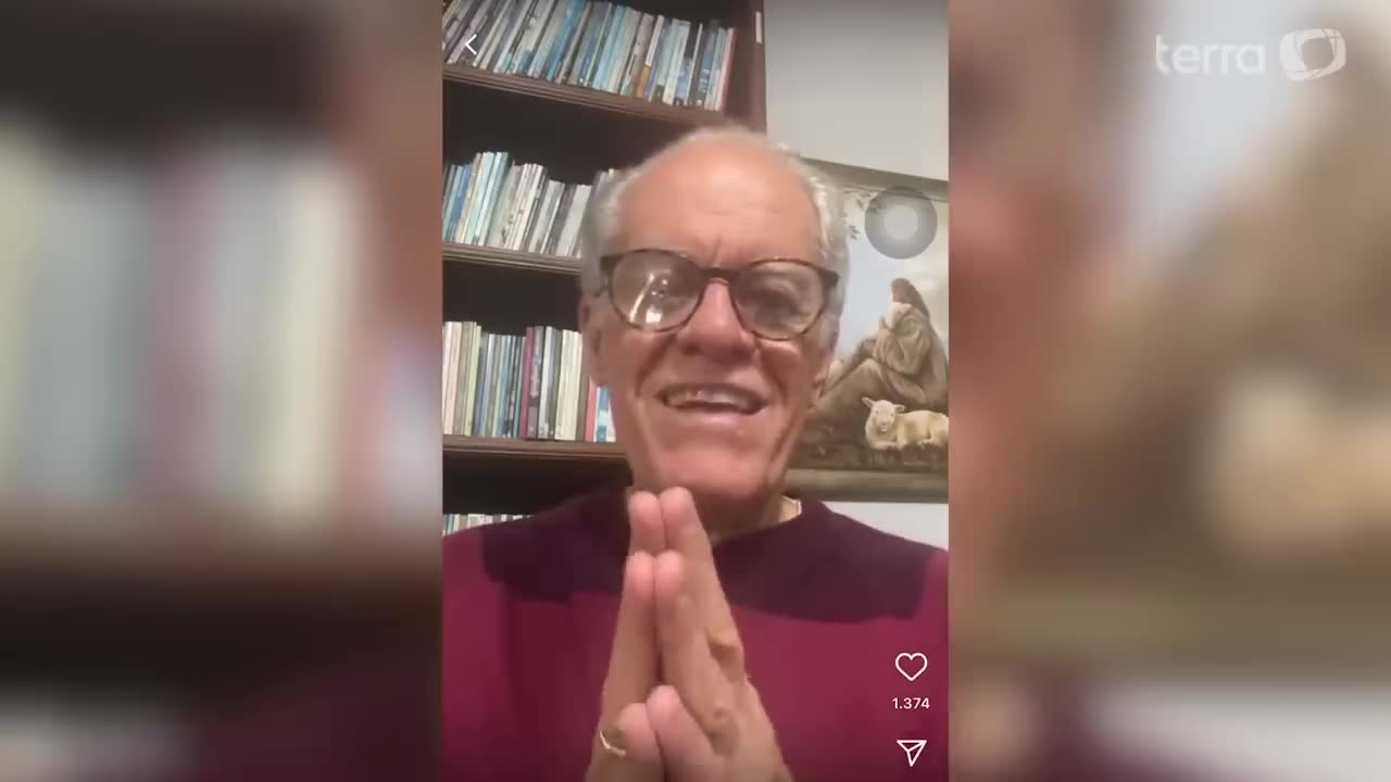 Com sorriso, pastor anuncia morte de Guilherme de Pádua em live: “Caiu e morreu”