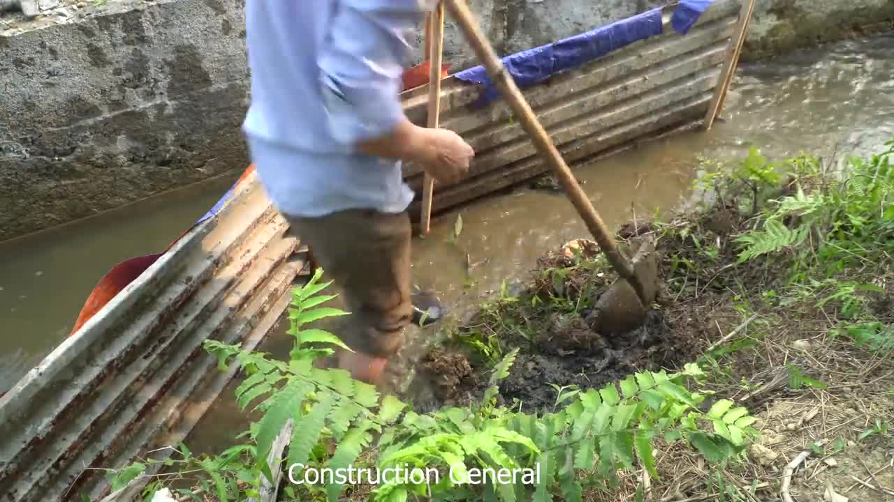 Blocking The Water Flow To Build Mini Hydroelectricity