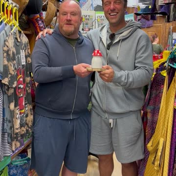 Tom Numbers with Rickie Lambert find something that reminds of Mark Attwood 🍄🤣