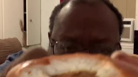 Trying Out The Popeyes Golden BBQ Chicken Sandwich For The First Time!