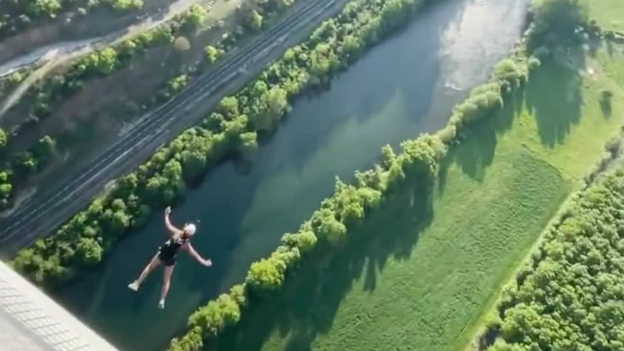 Stimulating experience from the first perspective of extreme parachuting