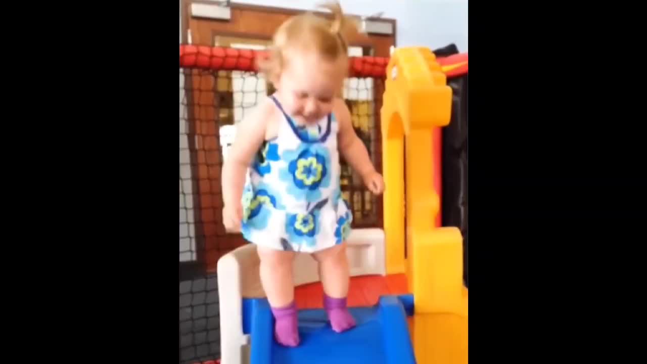 The little baby dares to take risks