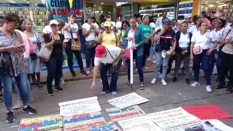 Protesta de madres comunitarias: ¿ICBF privatizó tres hogares infantiles?