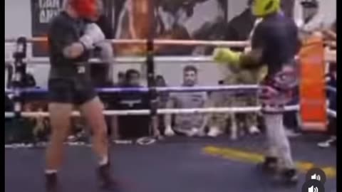 FLOYD MAYWEATHER SPARS WITH 21yr OLD YOUTUBER.