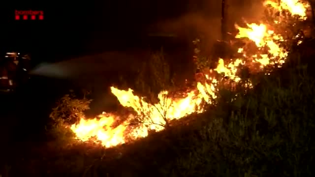 Raging wildfires in Catalonia reach houses