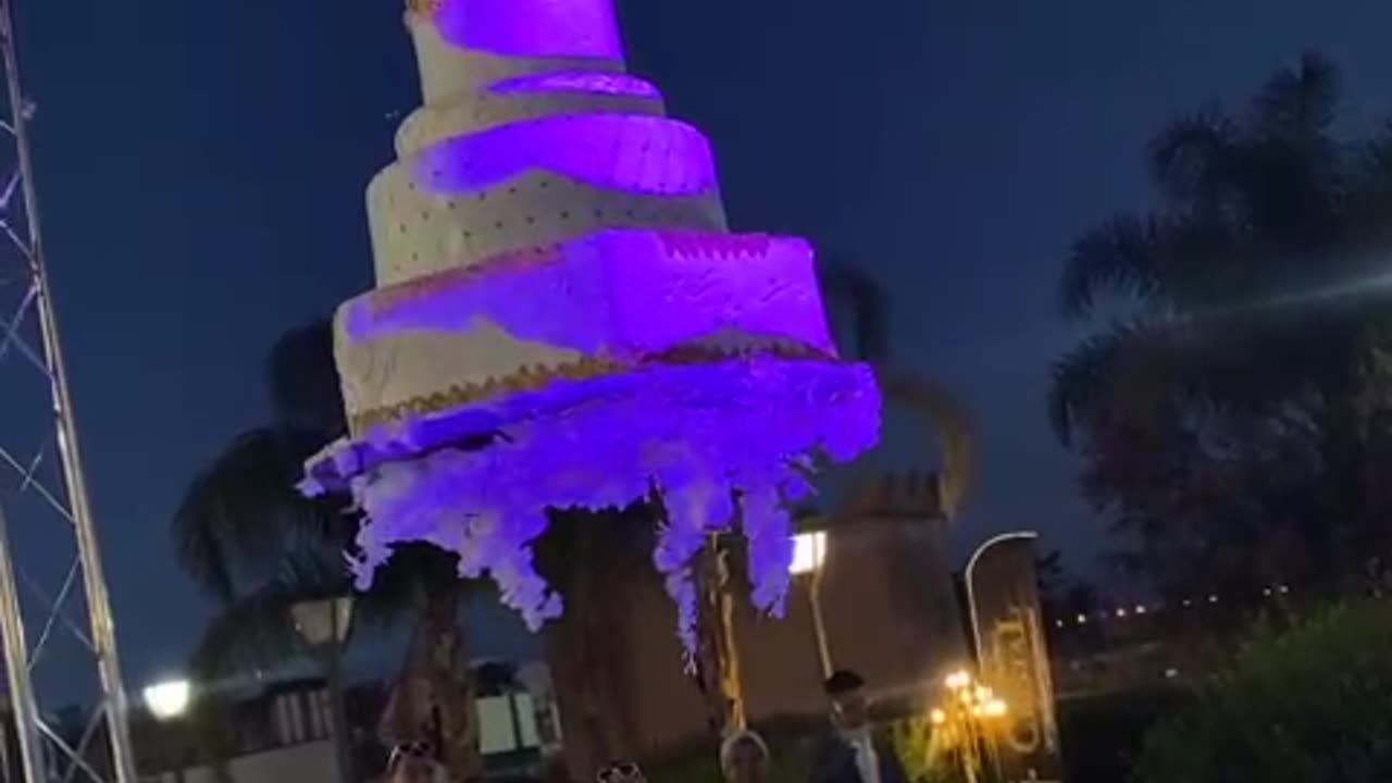 لحضت نزول قالب الحلوا لالعرسان