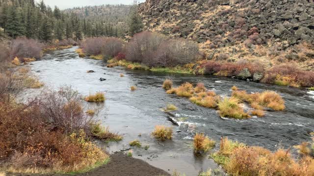 Central Oregon – Steelhead Falls – Expansive River Views – 4K