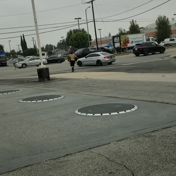 Man tries to enter cars on Devonshire st in Mission Hills