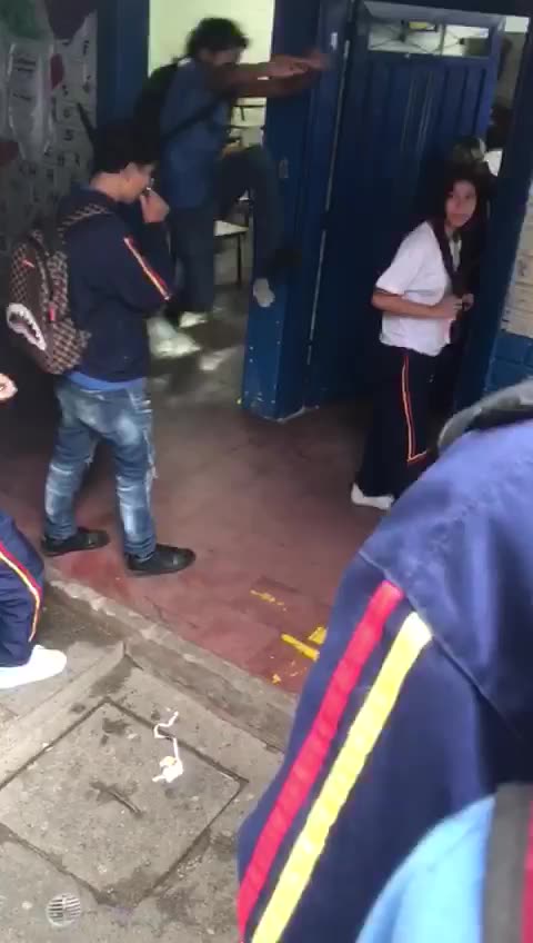 IED Raquel Jaramillo: Alumno agrede a compañera con patada voladora