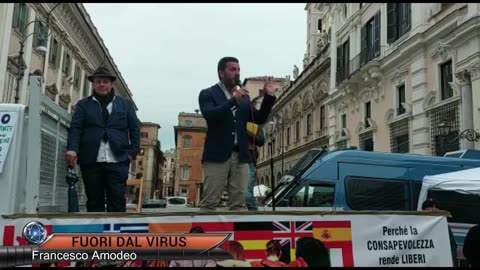 Quei cartelli in piazza con le immagini delle vittime degli eventi avversi, ignorate dai media.