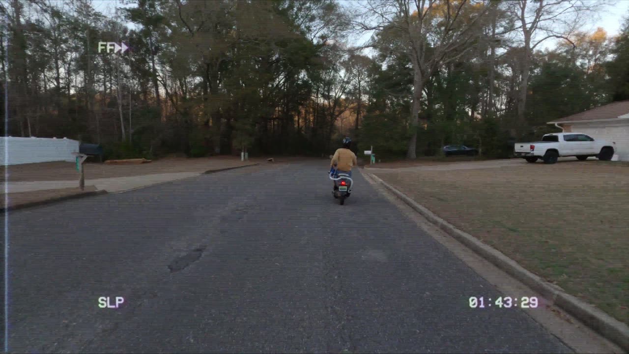 HOW IS THIS EVEN POSSIBLE??? Leaf blower supercharger on a Colman Moped